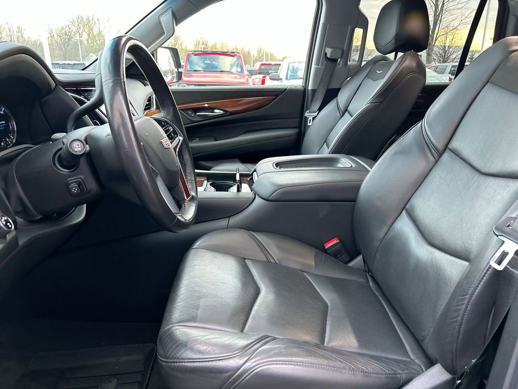 Used 2019 Cadillac Escalade Luxury w/ Escalade Sport Edition image 23