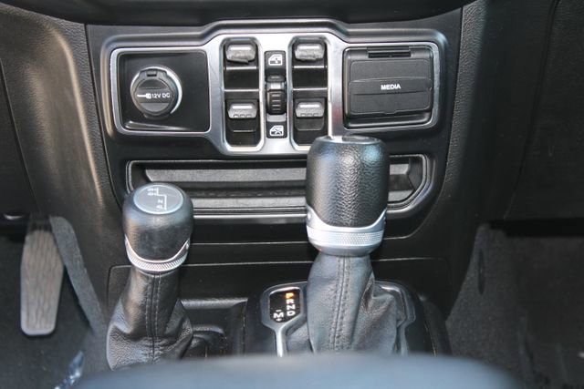 Used 2023 Jeep Wrangler Sport S image 13