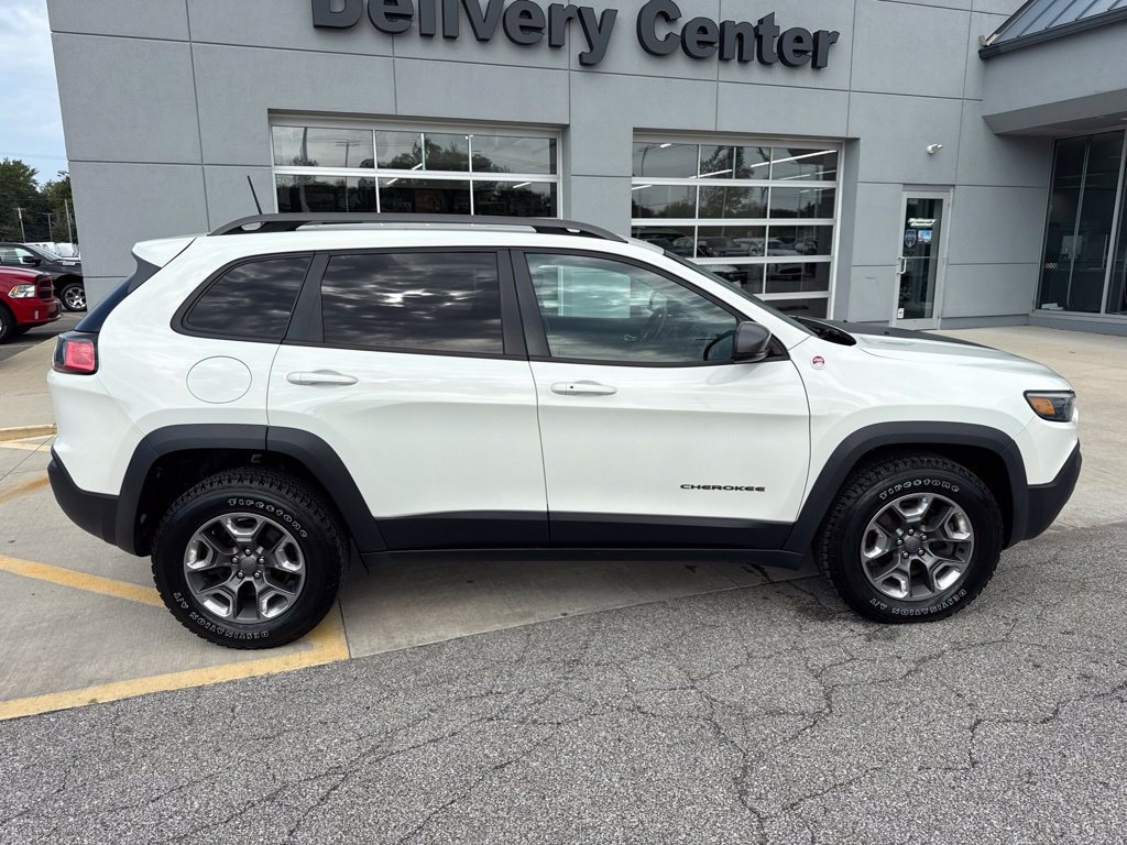 Used 2019 Jeep Cherokee Trailhawk w/ Cold Weather Group AWD/4WD image 4