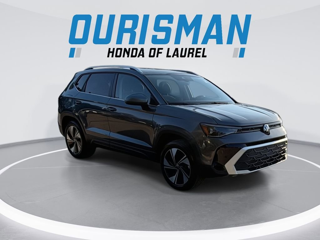 Used 2025 Volkswagen Taos SE AWD/4WD image 2