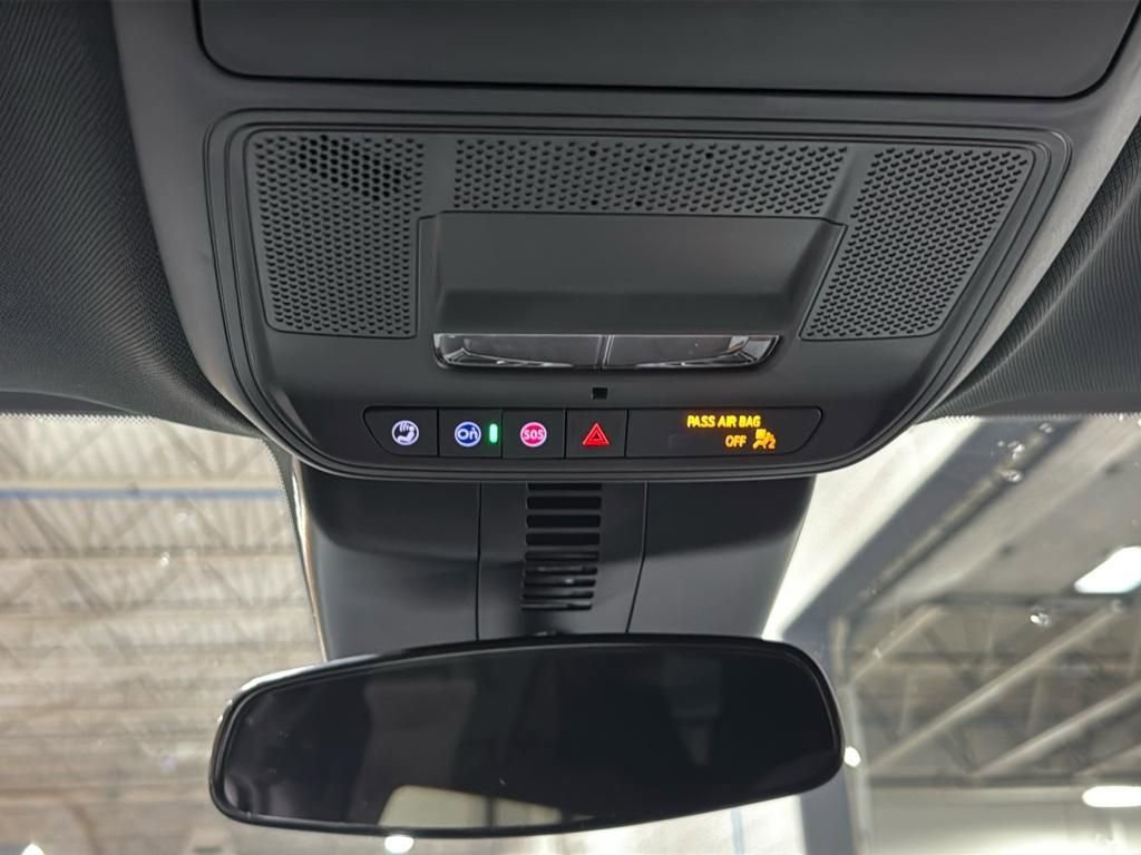 New 2025 Chevrolet Traverse LT w/ LPO, Floor Liner Package image 32