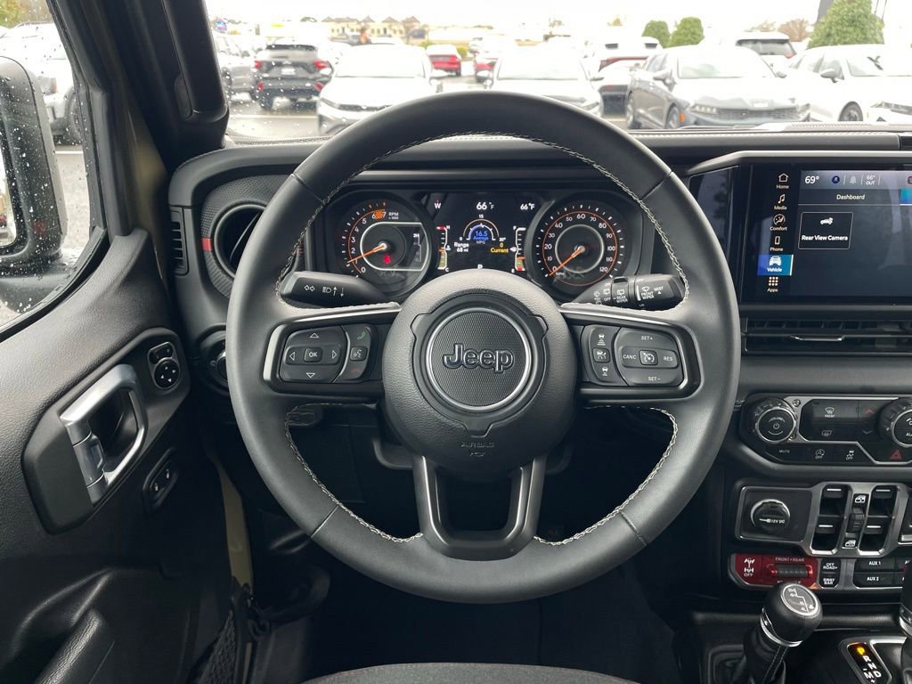 Used 2025 Jeep Wrangler Unlimited Rubicon image 14