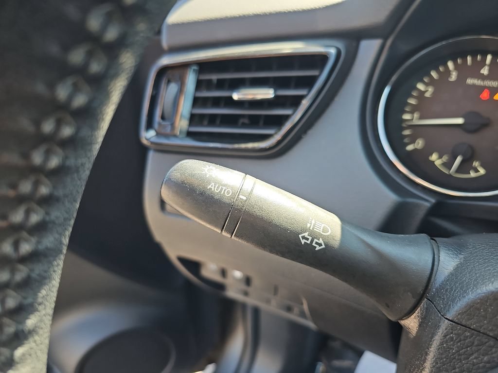 Used 2021 Nissan Rogue Sport SL FWD image 30