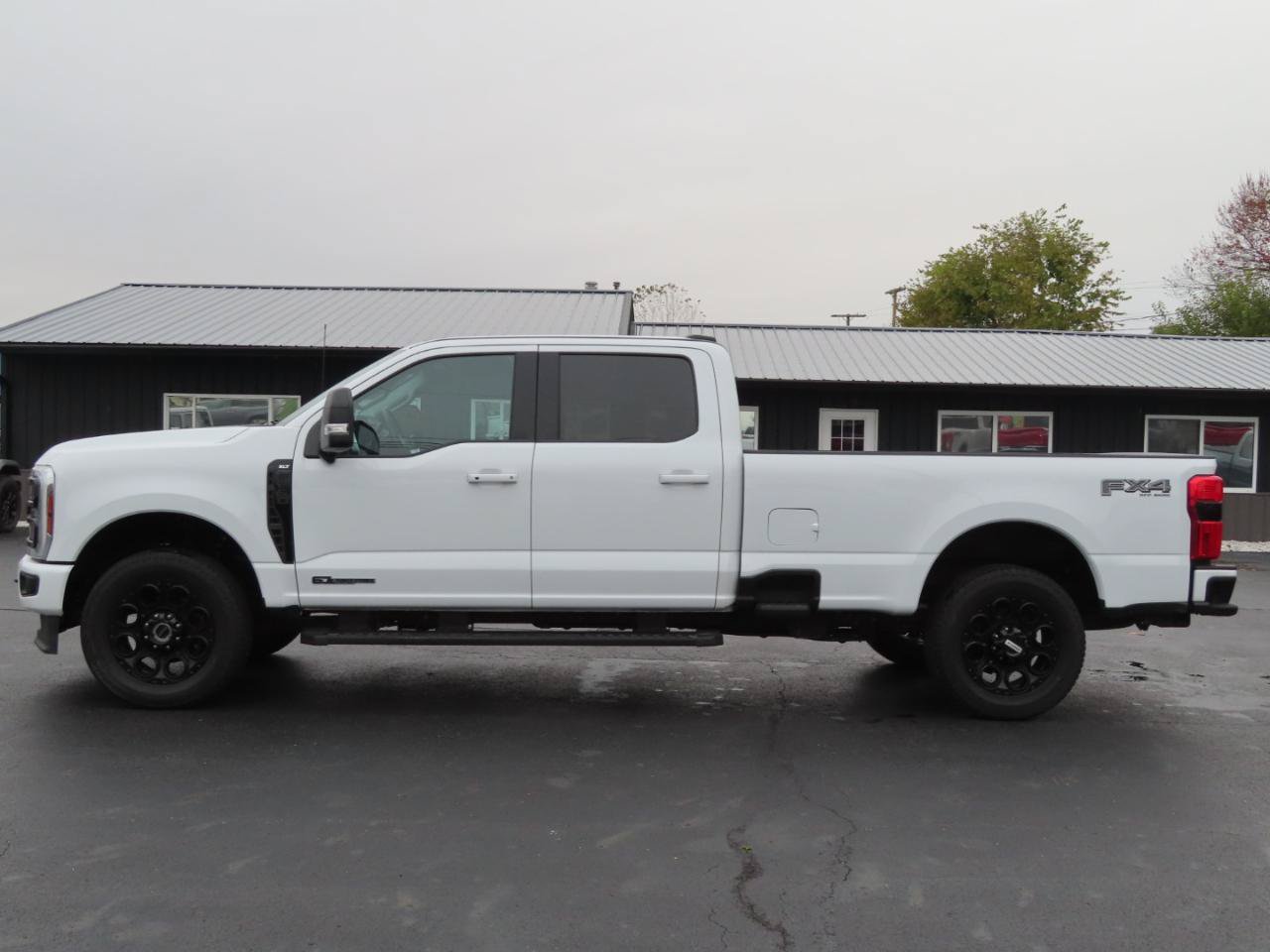 Used 2025 Ford F250 XLT w/ Black Appearance Package AWD/4WD image 3