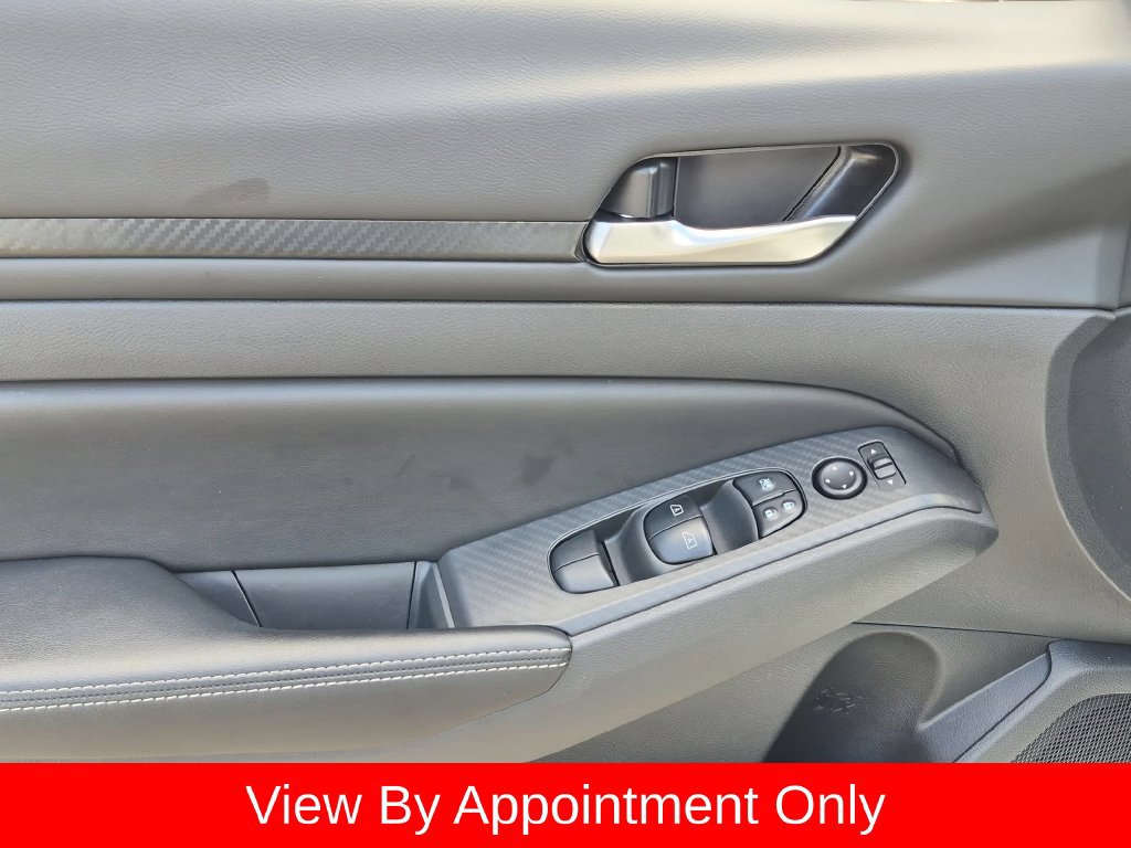 Used 2025 Nissan Altima 2.5 SV FWD image 11