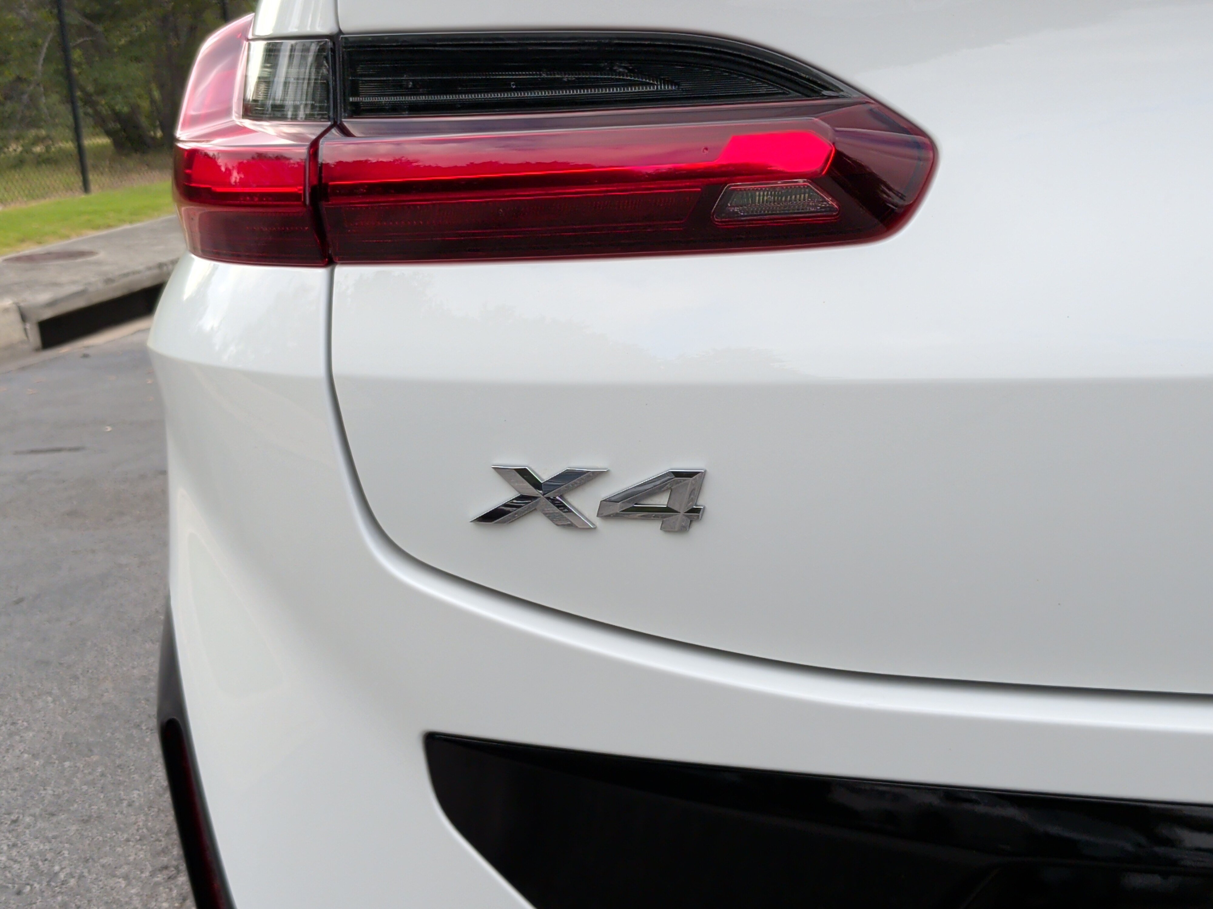 Used 2022 BMW X4 xDrive30i AWD/4WD image 12
