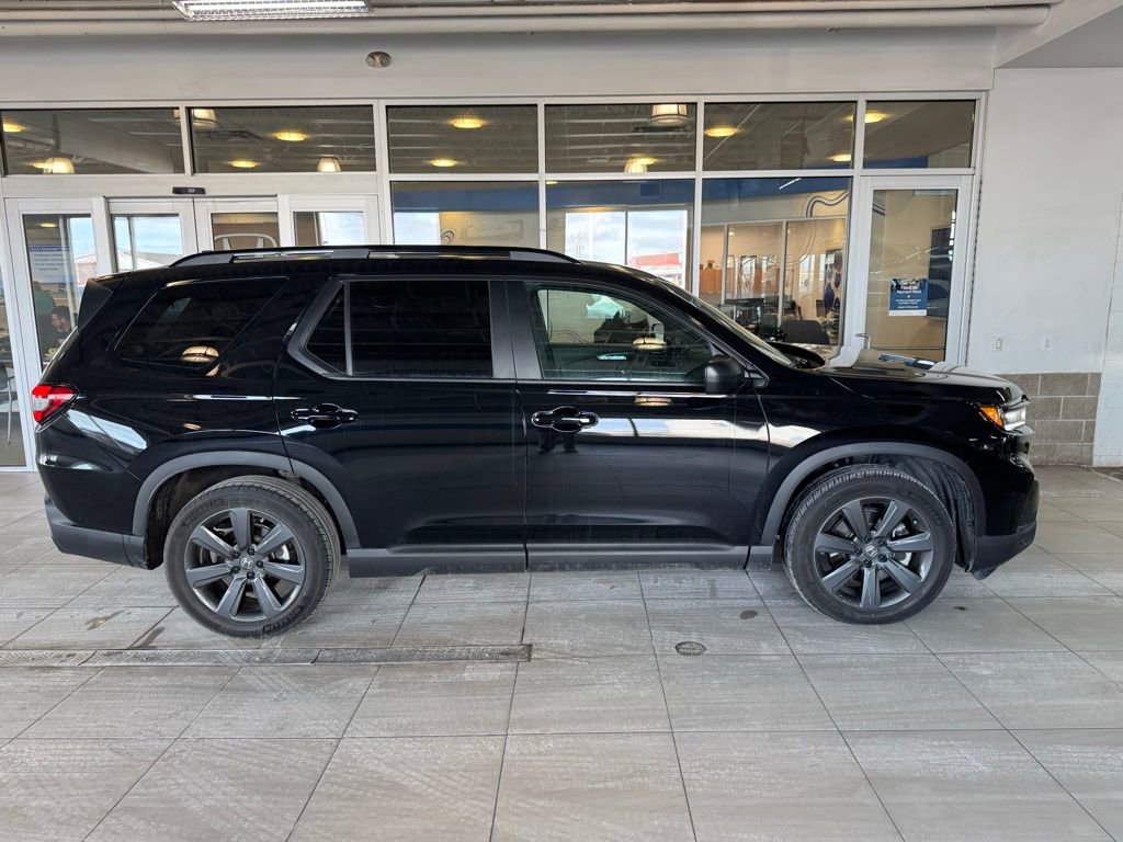 Used 2023 Honda Pilot Sport image 2