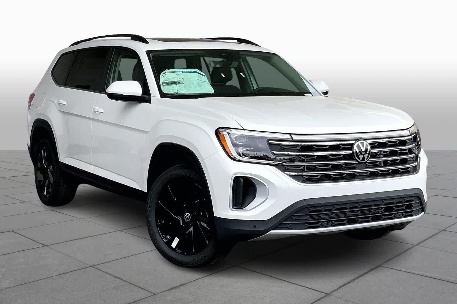 New 2026 Volkswagen Atlas SE FWD image 2