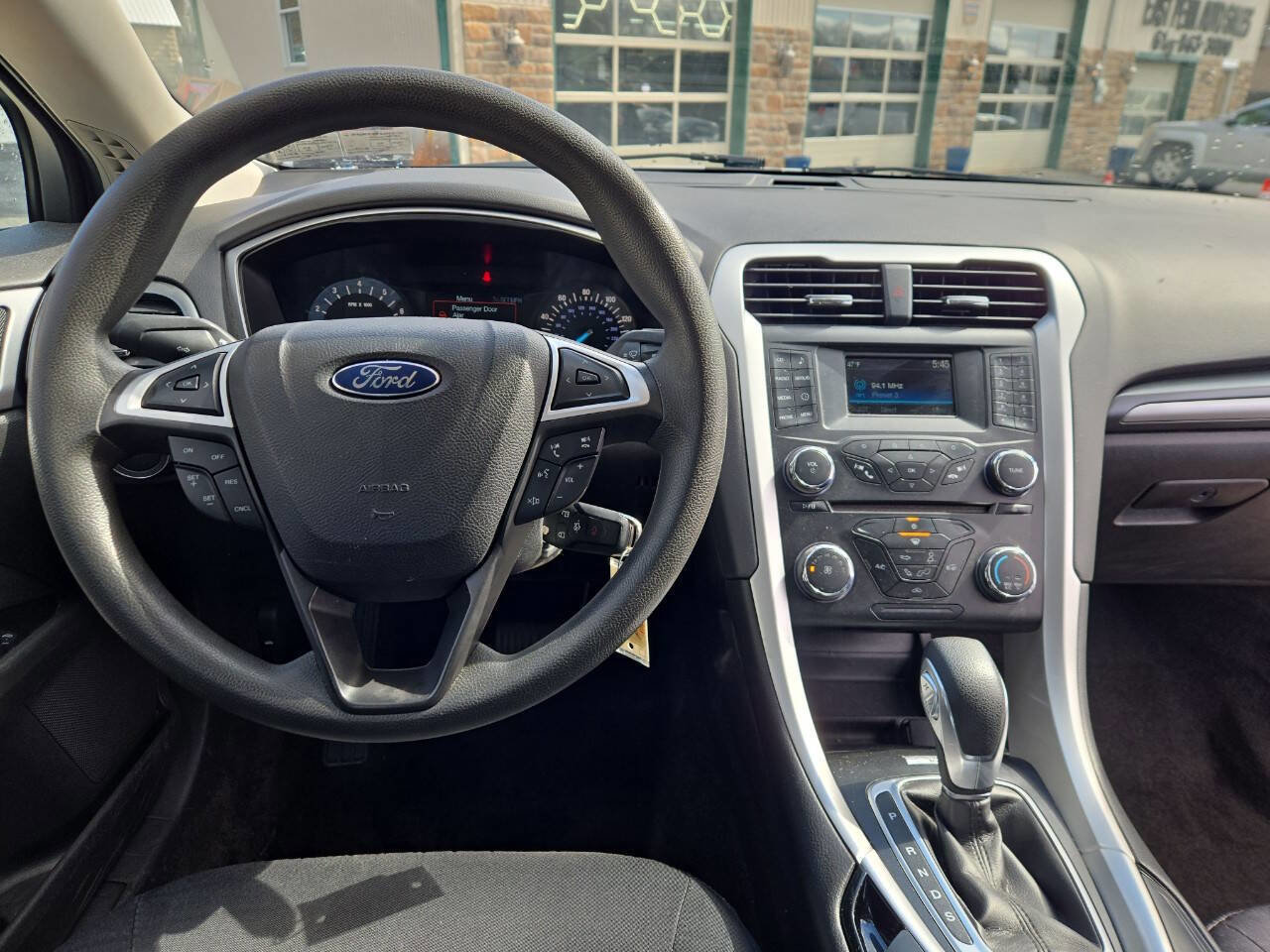 Used 2015 Ford Fusion SE image 24