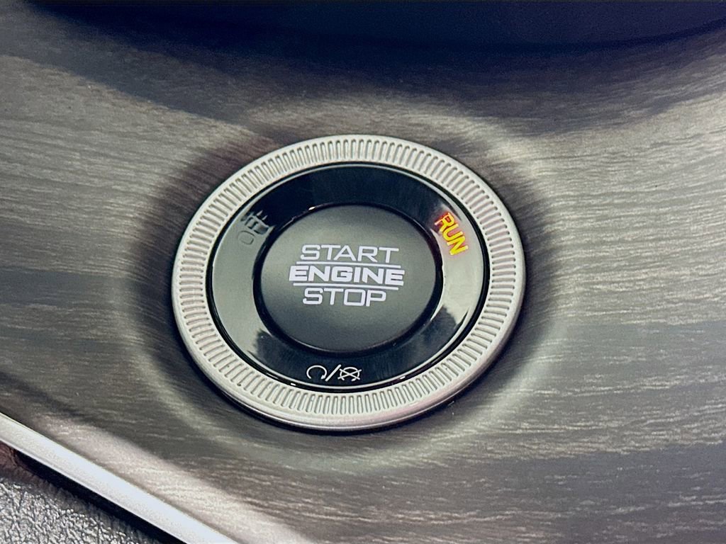 New 2025 Jeep Grand Cherokee L Limited w/ Black Appearance Package image 19