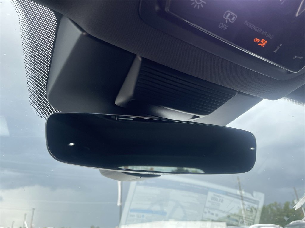 New 2025 Volkswagen Tiguan SE R-Line image 23