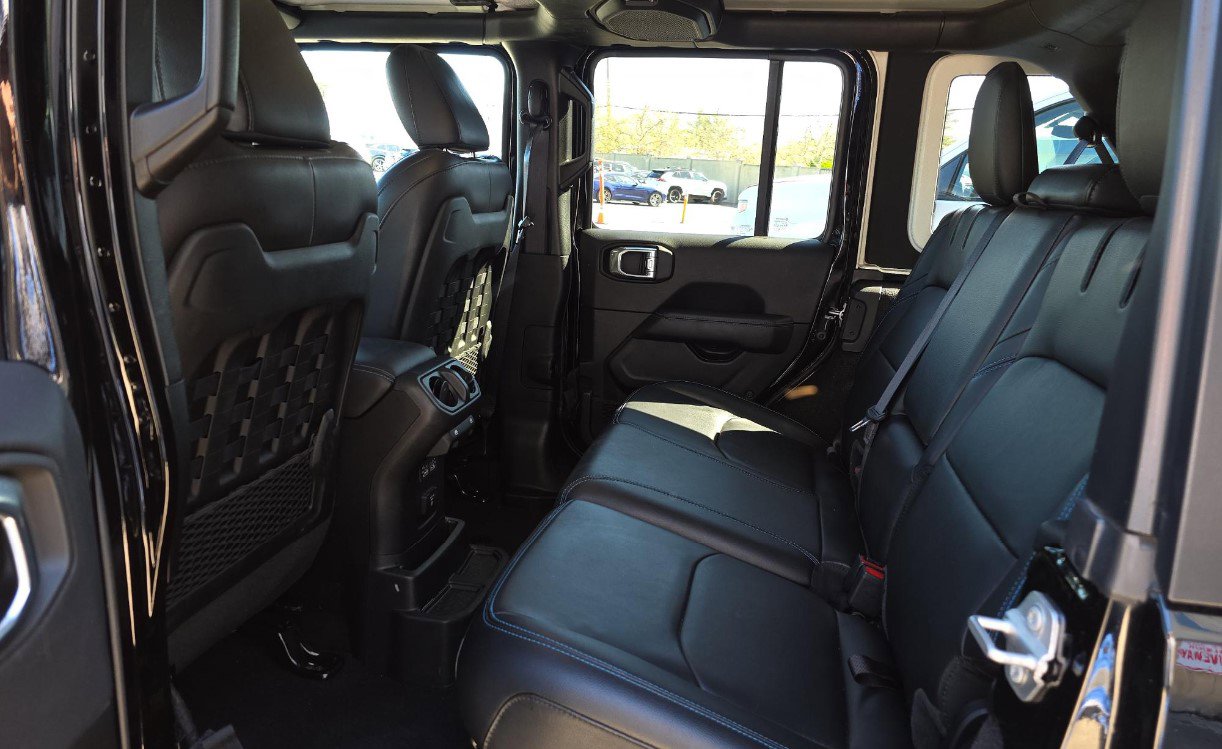 Used 2023 Jeep Wrangler Unlimited Rubicon 4xe image 10