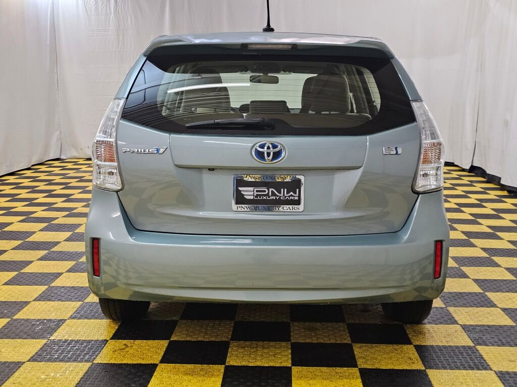 Used 2014 Toyota Prius V Three image 4