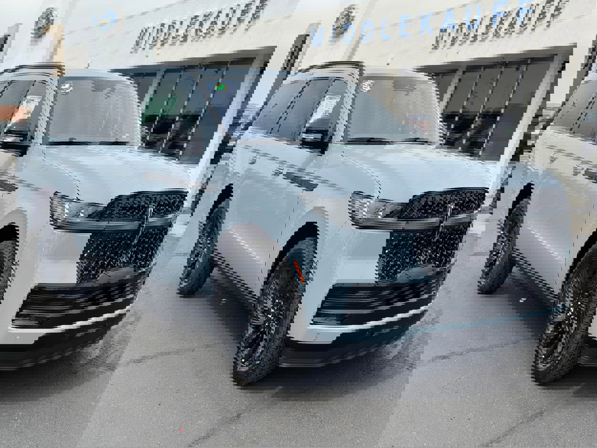 New 2025 Lincoln Navigator Reserve w/ Jet Appearance Package image 1