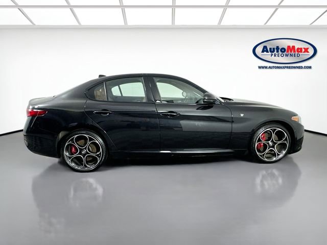 Used 2022 Alfa Romeo Giulia Ti AWD/4WD image 9