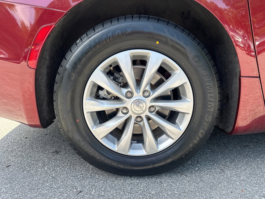 Used 2019 Chrysler Pacifica Touring-L image 33