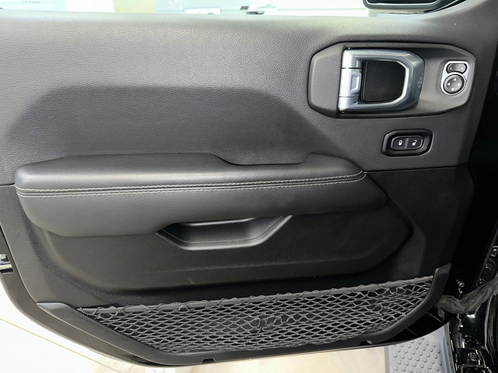 Used 2022 Jeep Wrangler Unlimited Sahara image 4