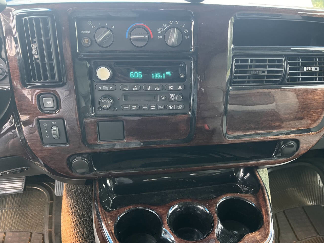 Used 2004 Chevrolet Express 1500 1500 3dr Cargo 135 in. WB w/ LS Preferred Equipment Group image 21