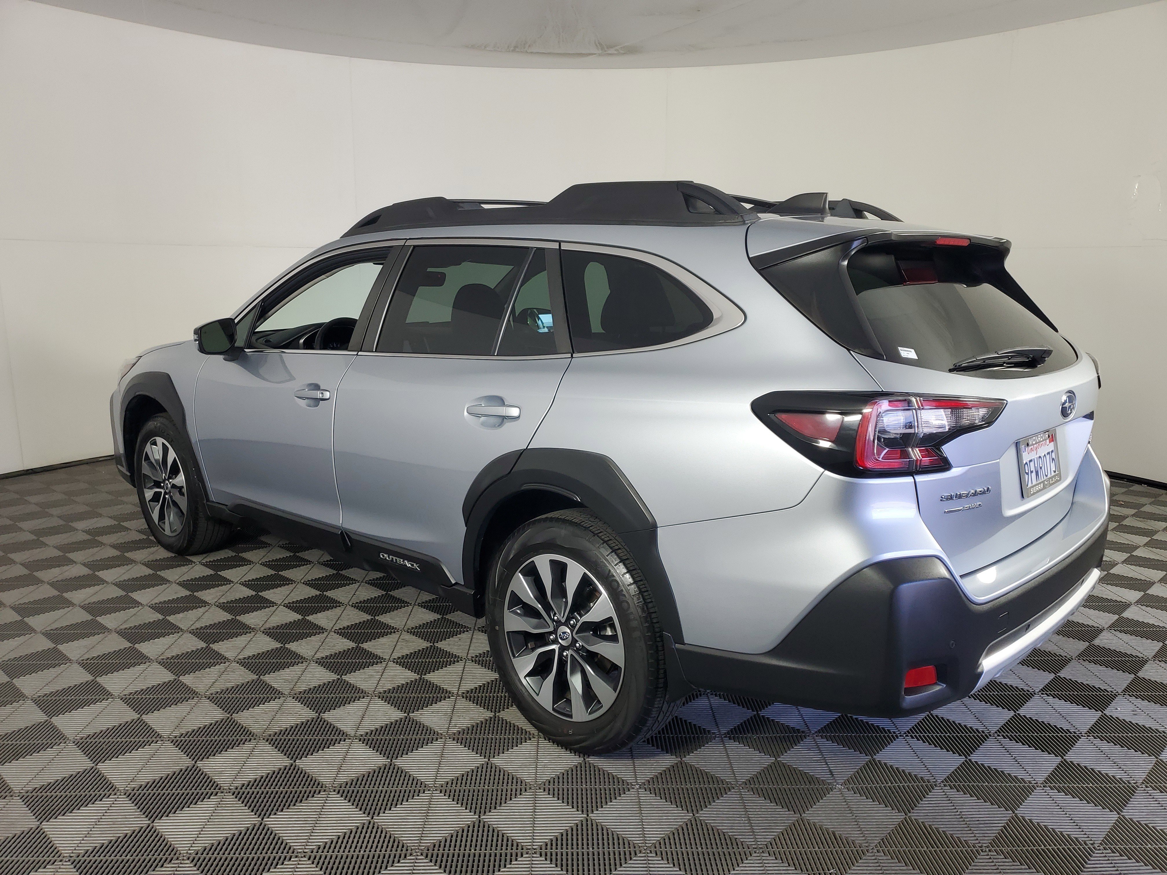 Used 2024 Subaru Outback Limited AWD/4WD image 6