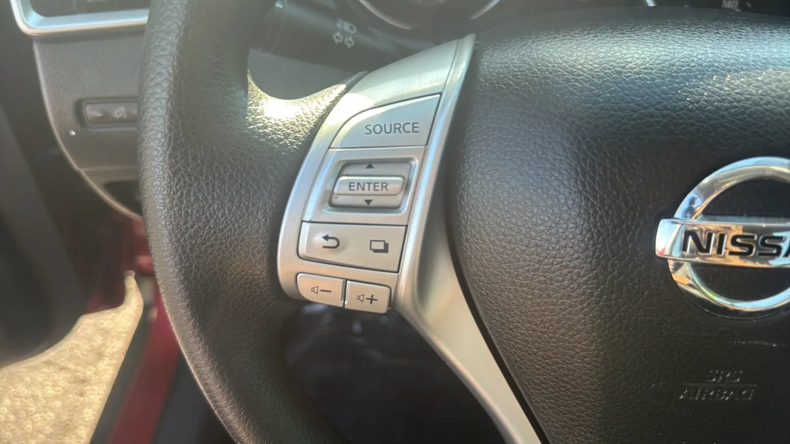 Used 2016 Nissan Rogue SV FWD image 30