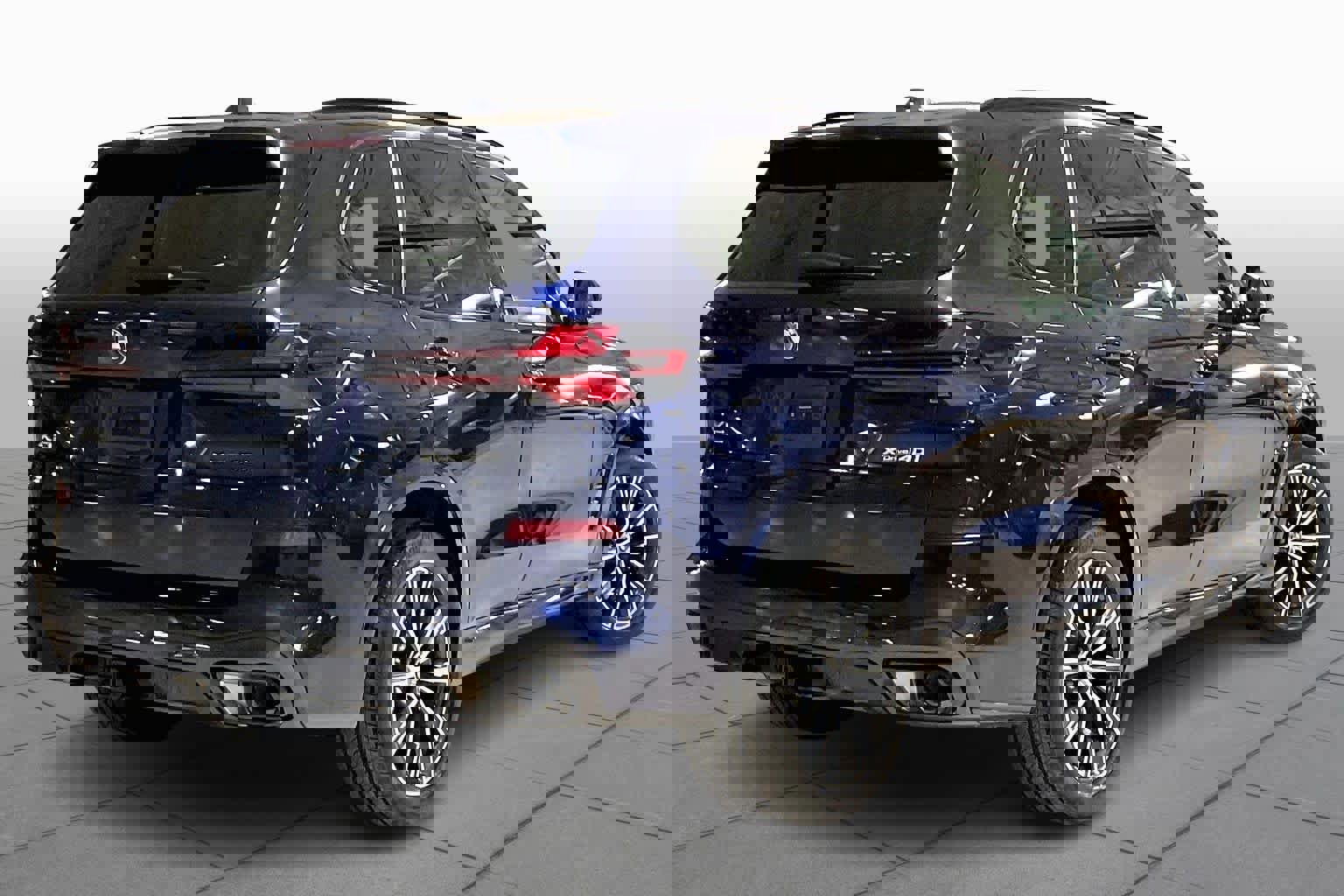 Used 2024 BMW X5 xDrive40i w/ Executive Package image 13