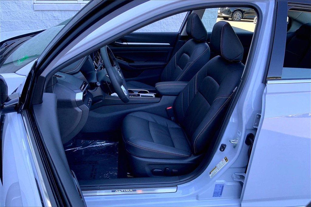 New 2025 Nissan Altima 2.5 SR image 9