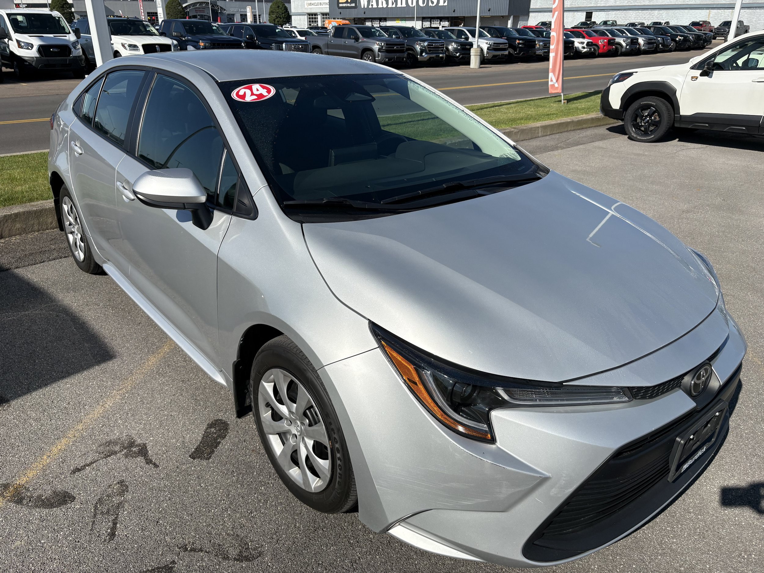 Used 2024 Toyota Corolla LE FWD image 2