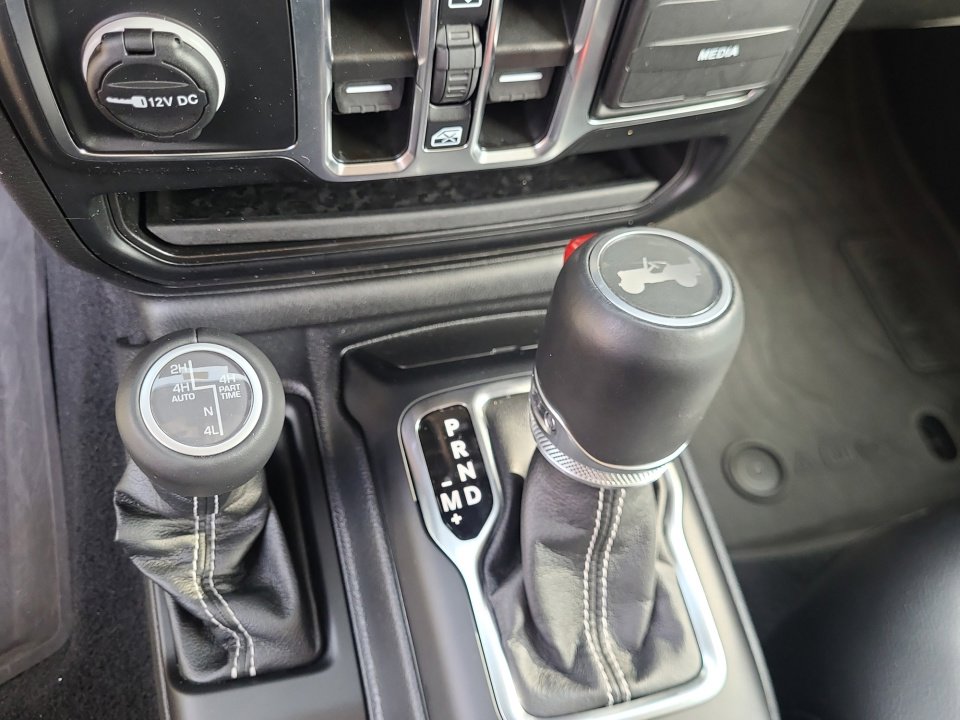 Used 2023 Jeep Wrangler Sahara w/ Cold Weather Group image 38