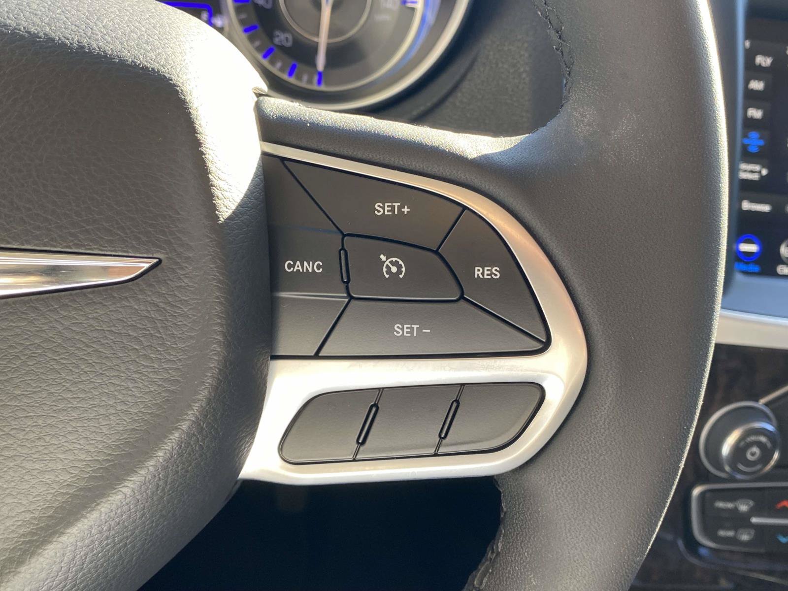 Used 2022 Chrysler 300 Touring L w/ Comfort Group RWD image 33