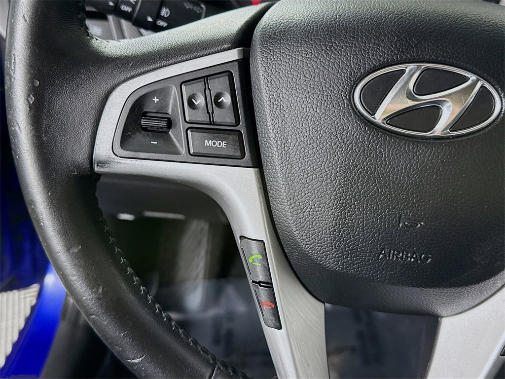 Used 2012 Hyundai Accent SE image 18