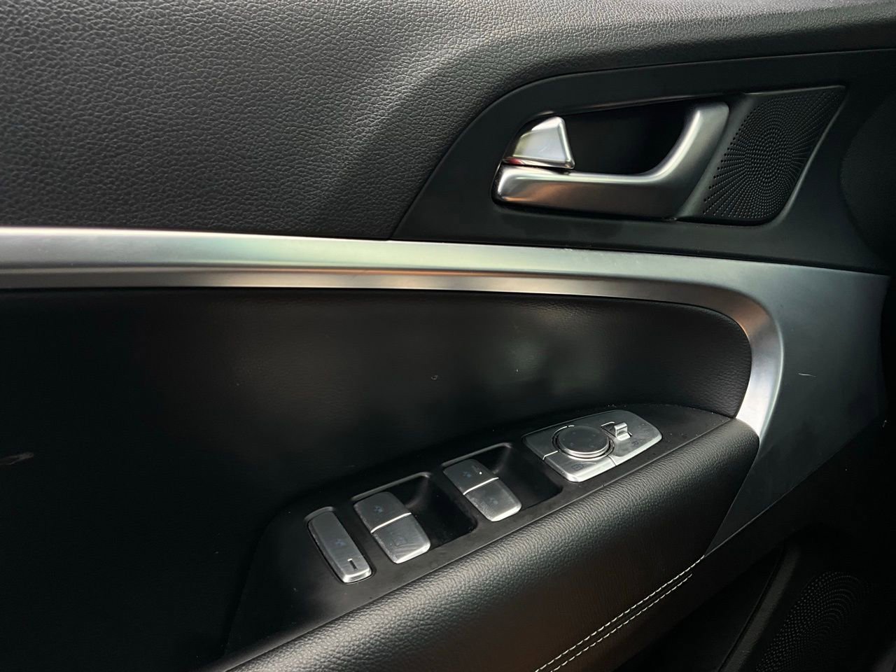 Used 2025 Genesis G70 2.5T image 20