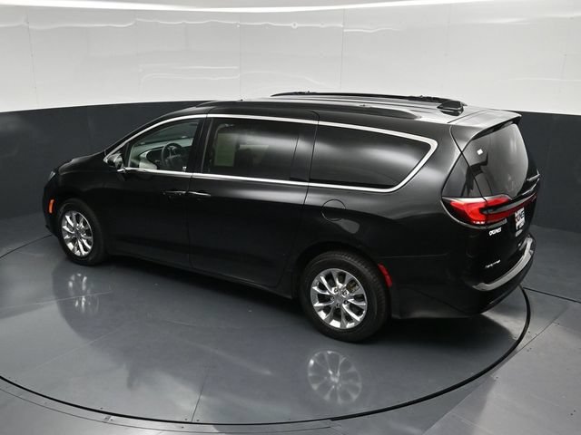Certified 2022 Chrysler Pacifica Touring-L AWD/4WD image 55