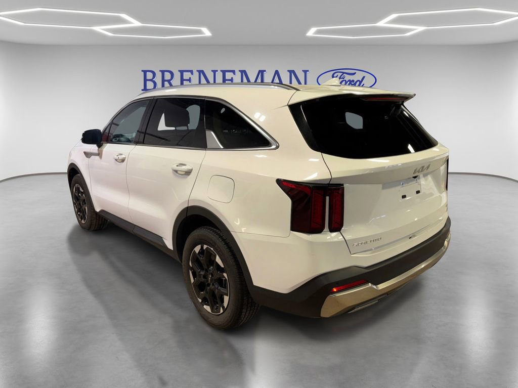 Used 2024 Kia Sorento S image 7