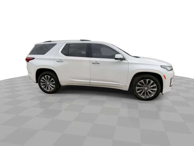 Used 2023 Chevrolet Traverse Premier FWD image 3