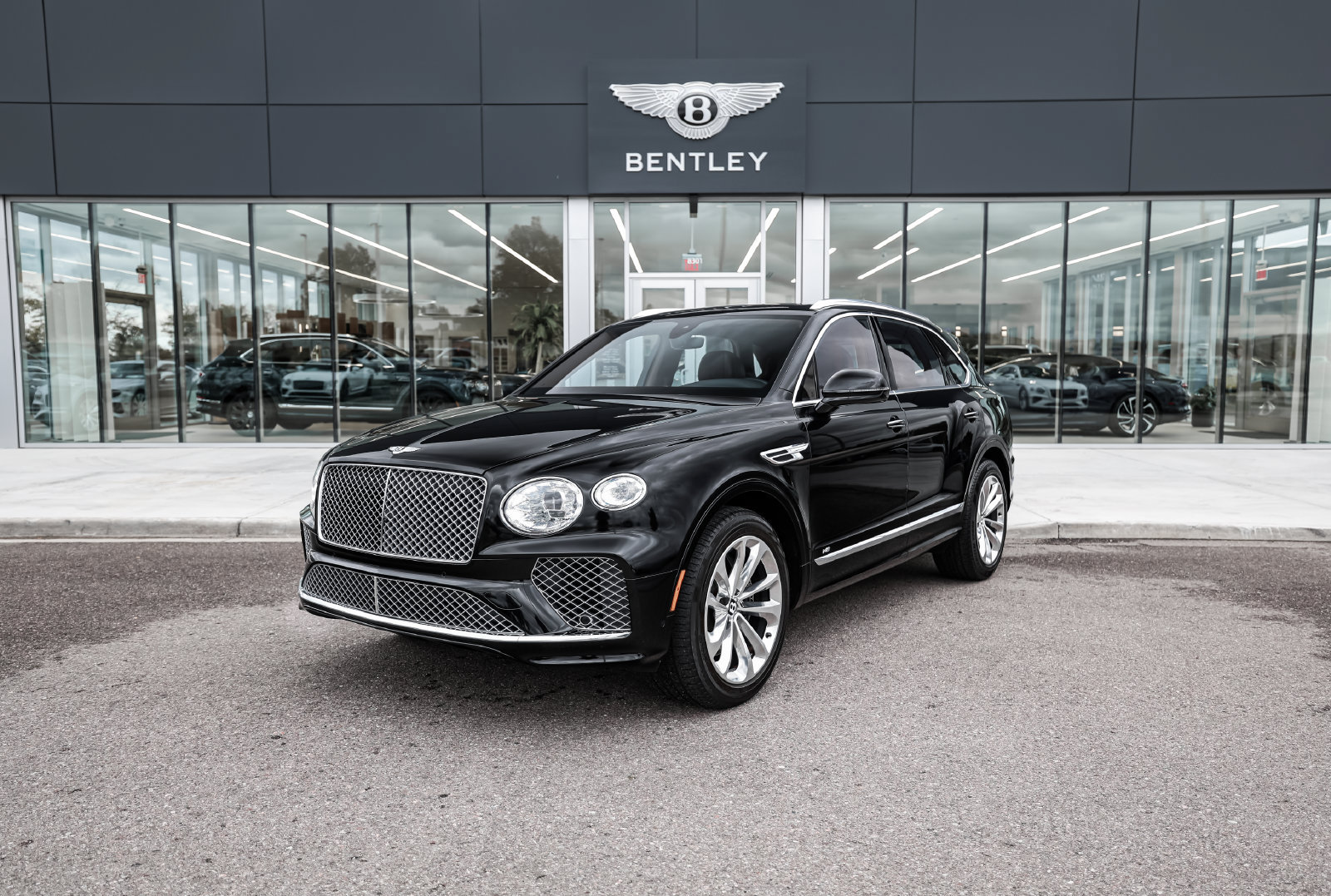 Certified 2022 Bentley Bentayga AWD/4WD image 1
