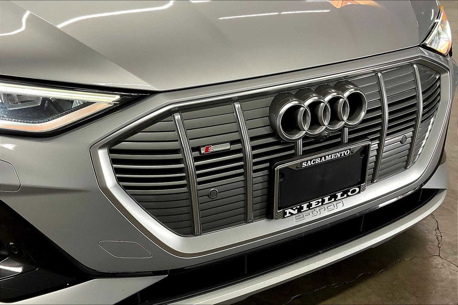 Certified 2022 Audi e-tron Premium Plus w/ Premium Plus Package image 31