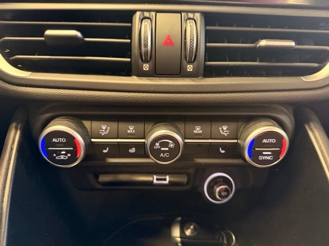 Used 2022 Alfa Romeo Giulia Veloce AWD/4WD image 19