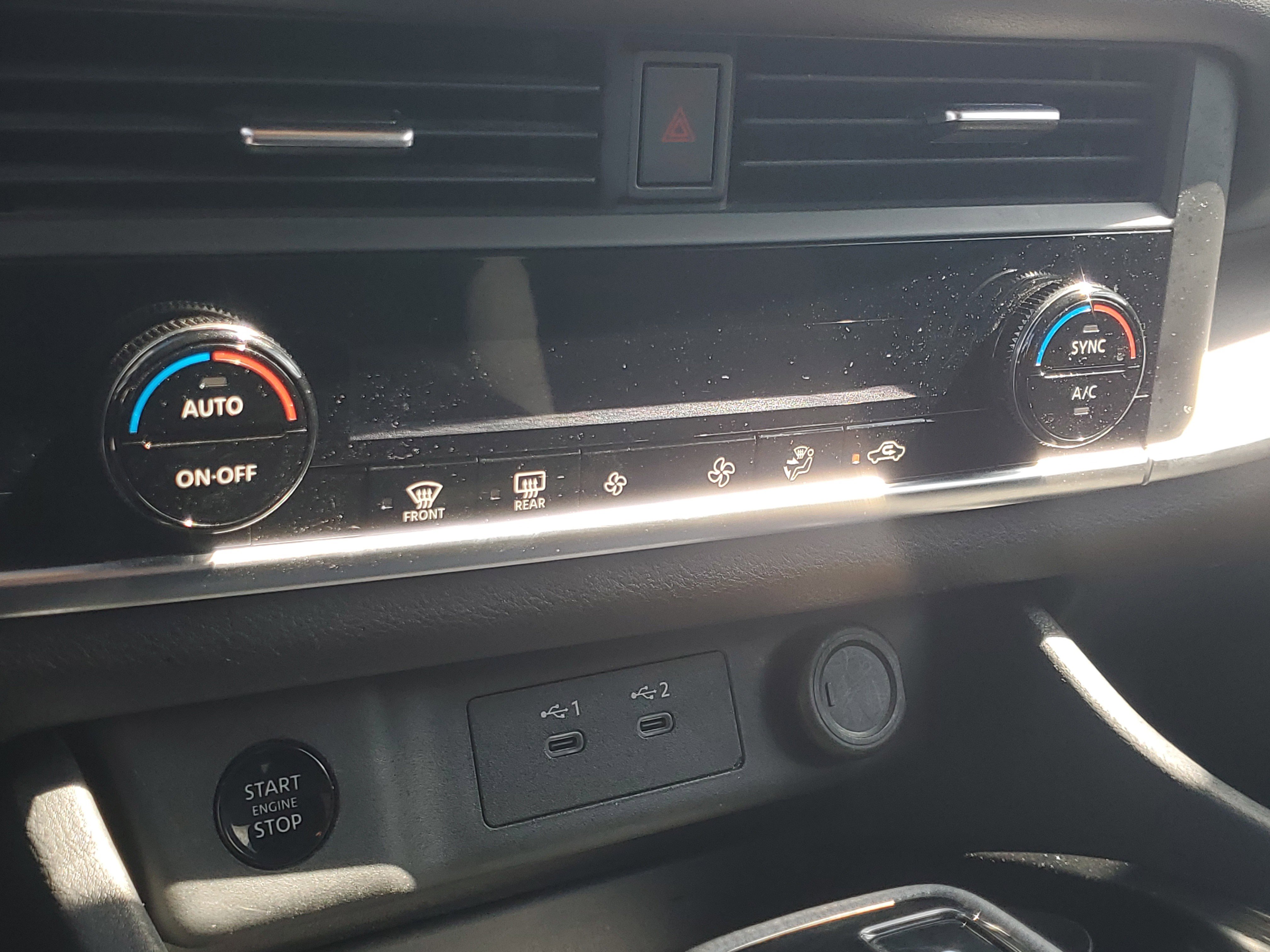 Used 2024 Nissan Rogue SV image 26