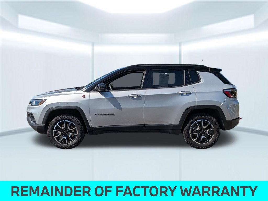 Used 2025 Jeep Compass Trailhawk w/ Trailer Tow Group AWD/4WD image 2