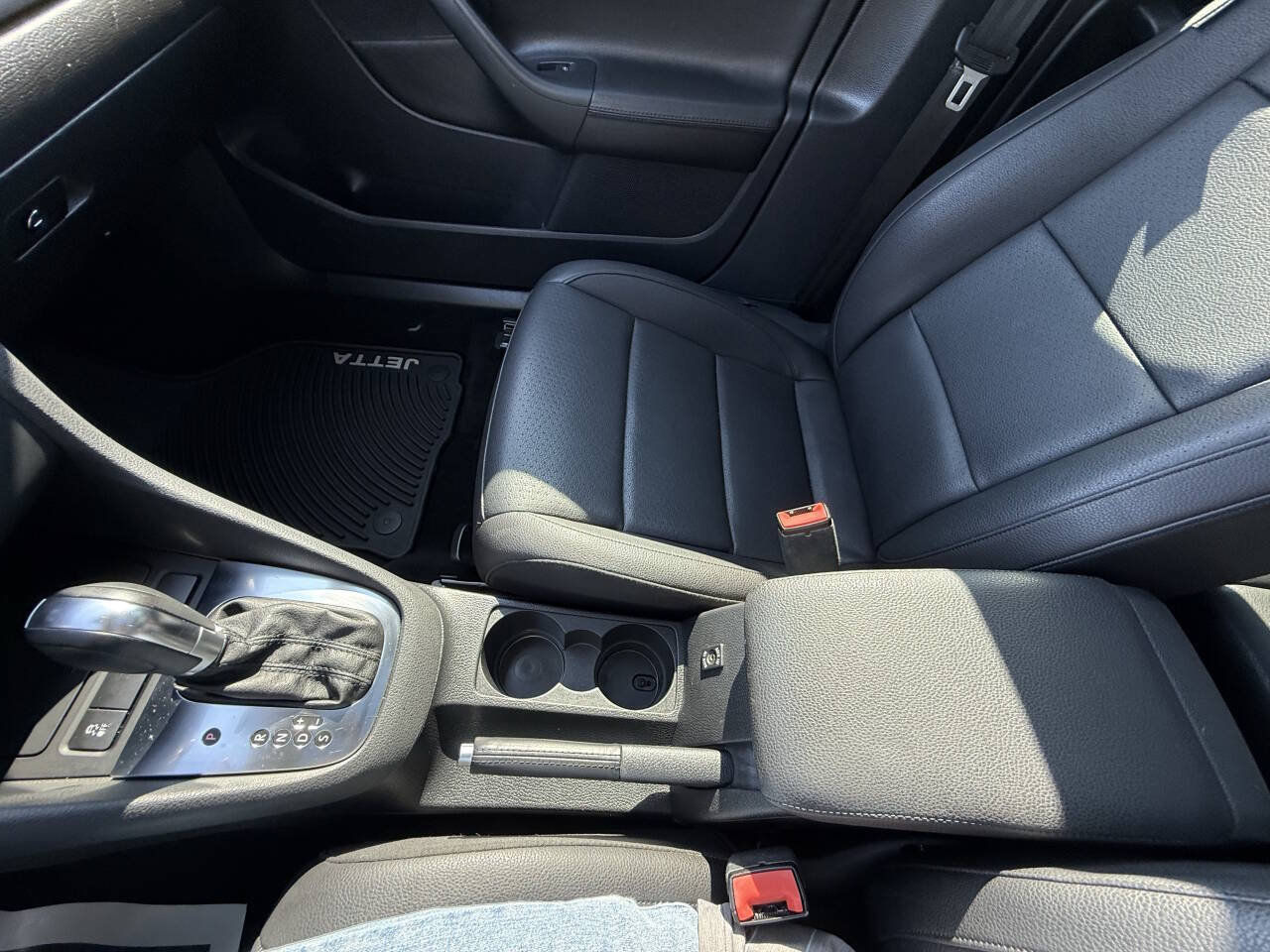 Used 2014 Volkswagen Jetta SE FWD image 26
