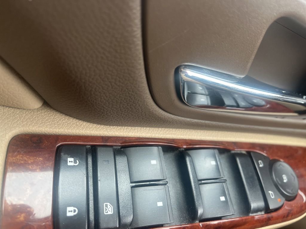 Used 2011 Chevrolet Suburban LS RWD image 21