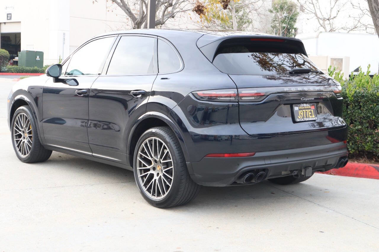 Used 2023 Porsche Cayenne Platinum Edition image 18