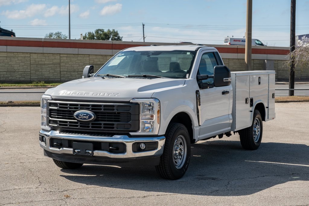 Used 2024 Ford F250 XL w/ XL Chrome Package image 3