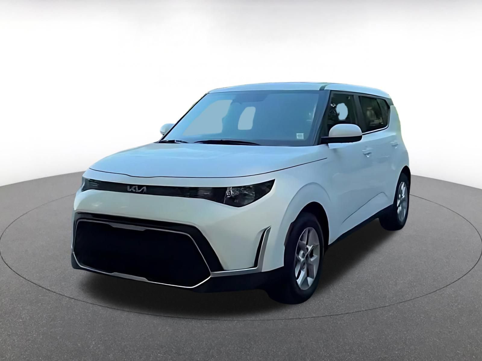 Used 2025 Kia Soul LX w/ LX Technology Package FWD image 7