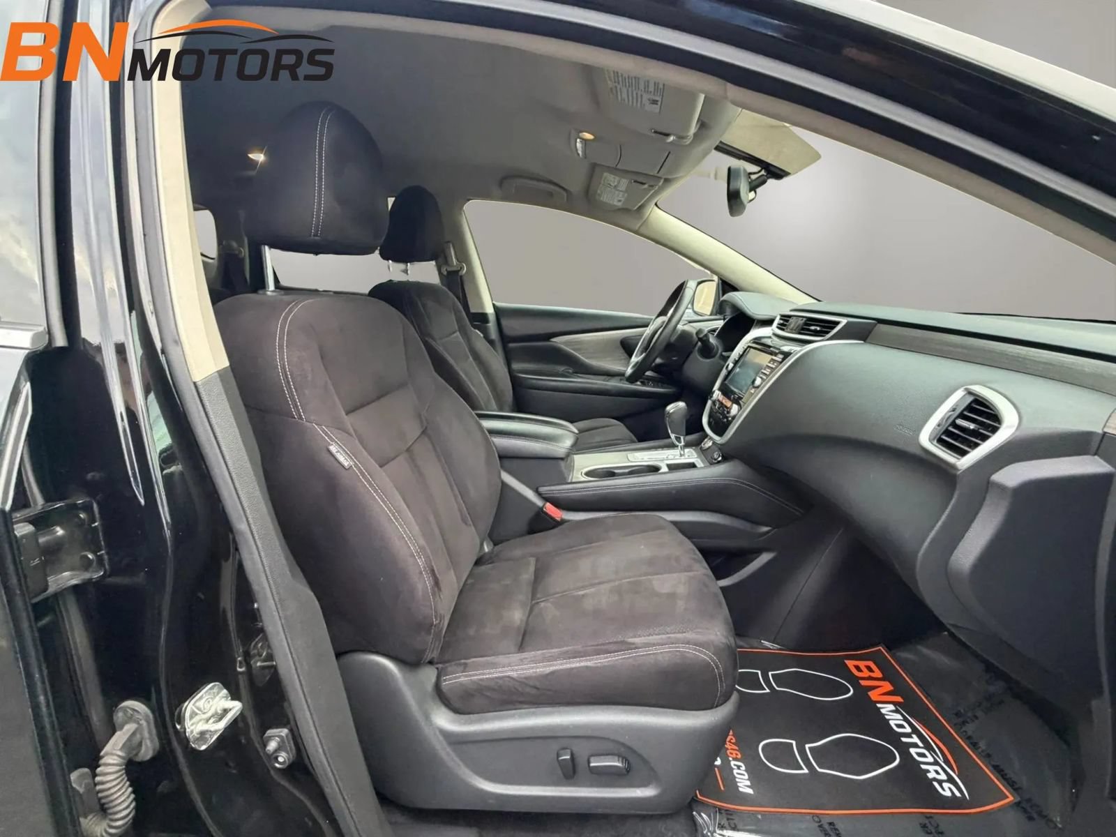 Used 2018 Nissan Murano SV AWD/4WD image 16