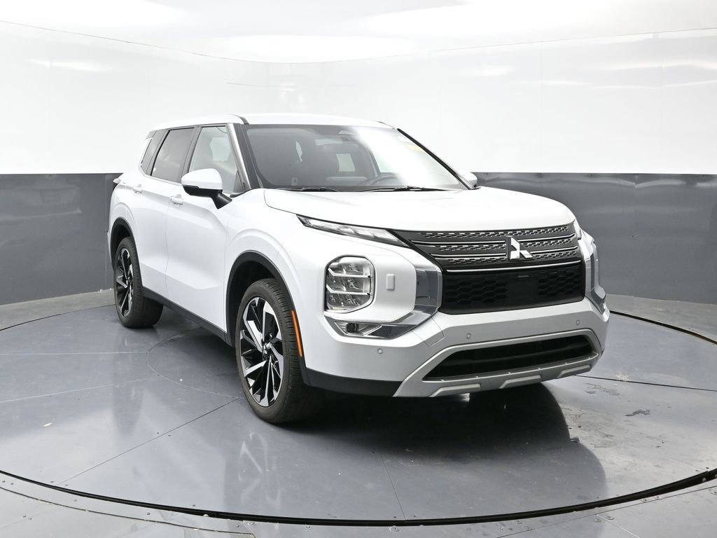 Used 2024 Mitsubishi Outlander SE image 6