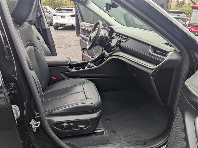Used 2023 Jeep Grand Cherokee L Limited w/ Luxury Tech Group II image 19