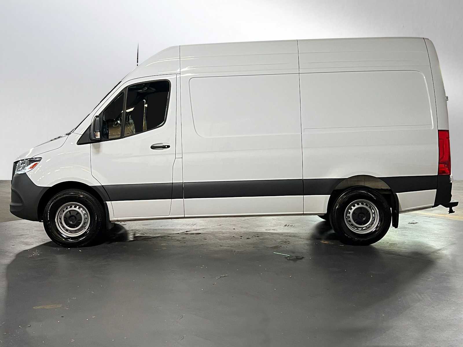 Used 2025 Mercedes-Benz Sprinter 2500 image 6
