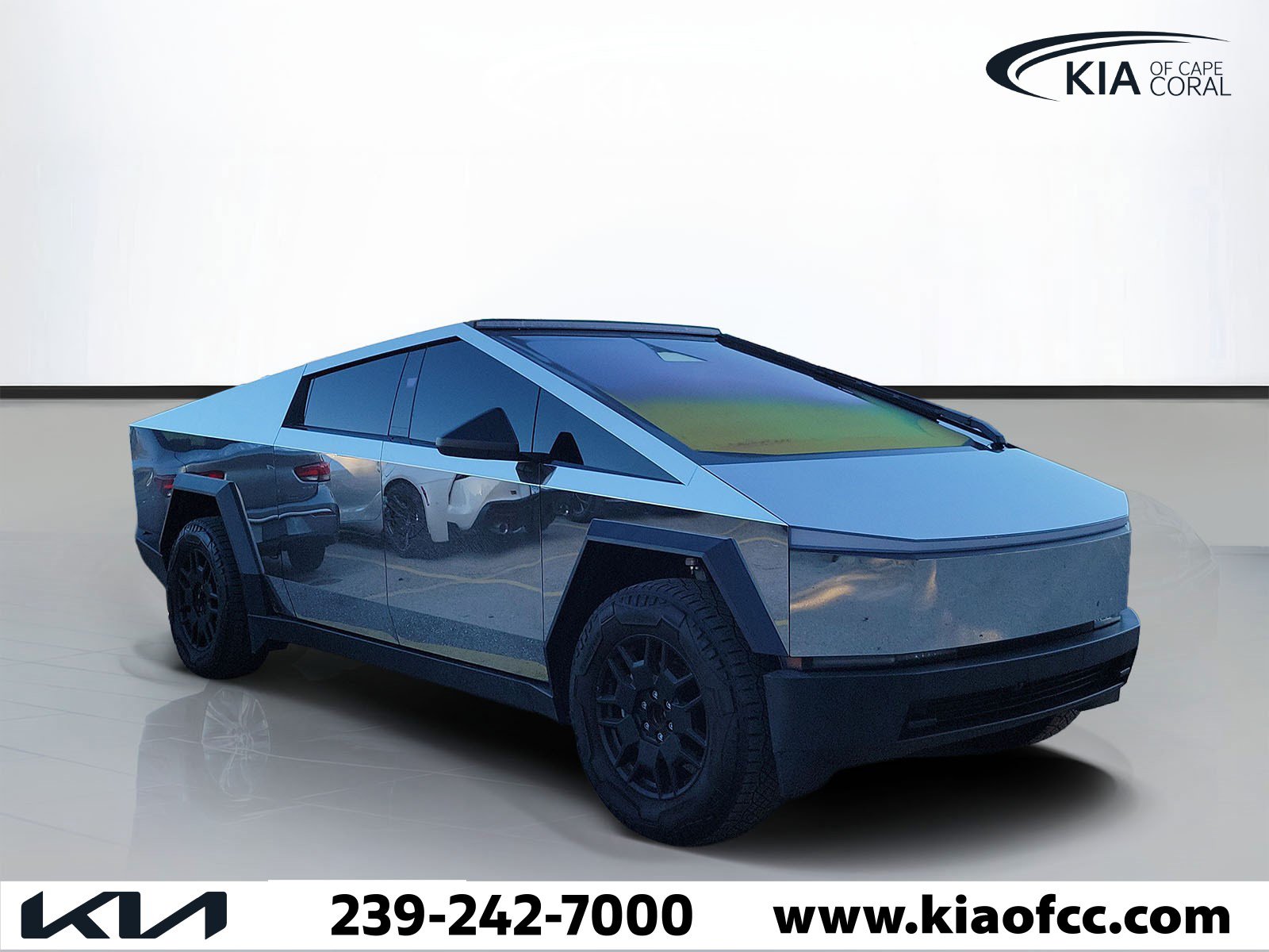 Used 2025 Tesla Cybertruck AWD Crew Cab image 1