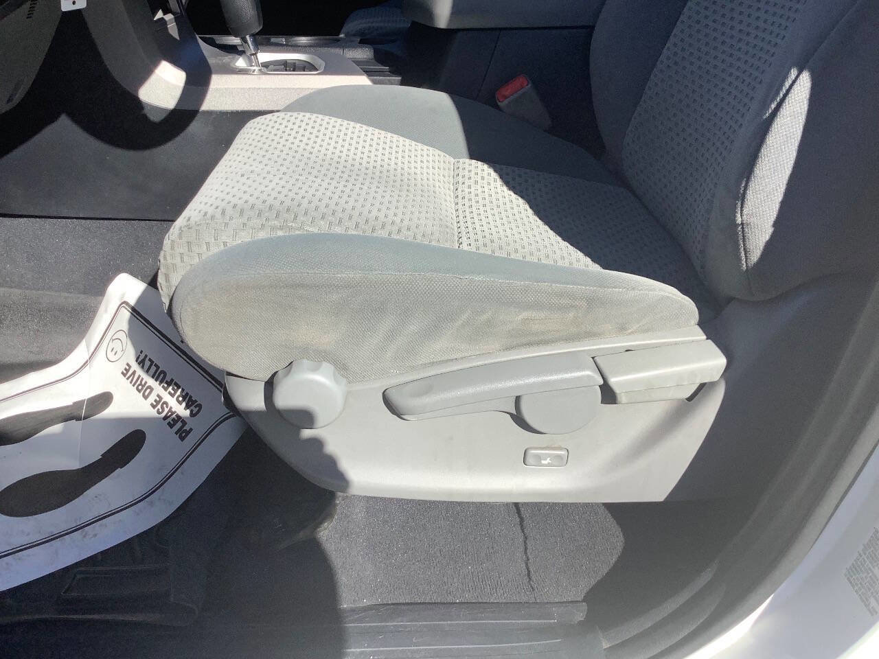 Used 2013 Toyota Tundra Grade 4x4 4dr CrewMax Cab Pick image 35